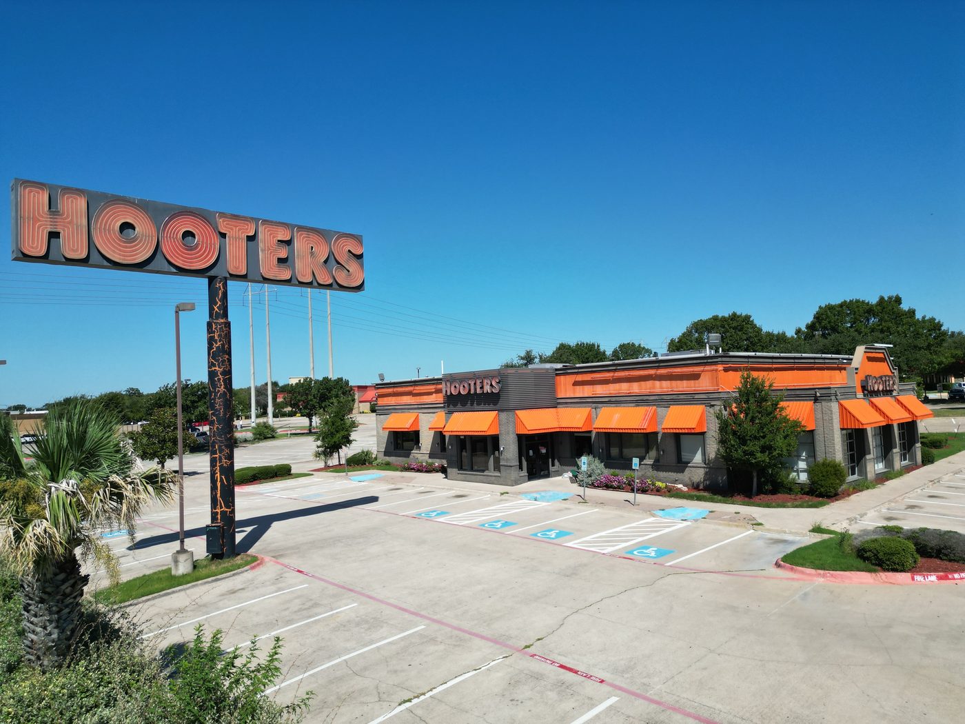1711 Crossroads Drive - Former Hooter's — 1711 Crossroads Dr, Grapevine, TX, 76051